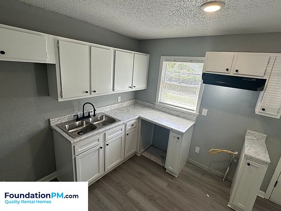 3rd image of 4995 Stacey Rd