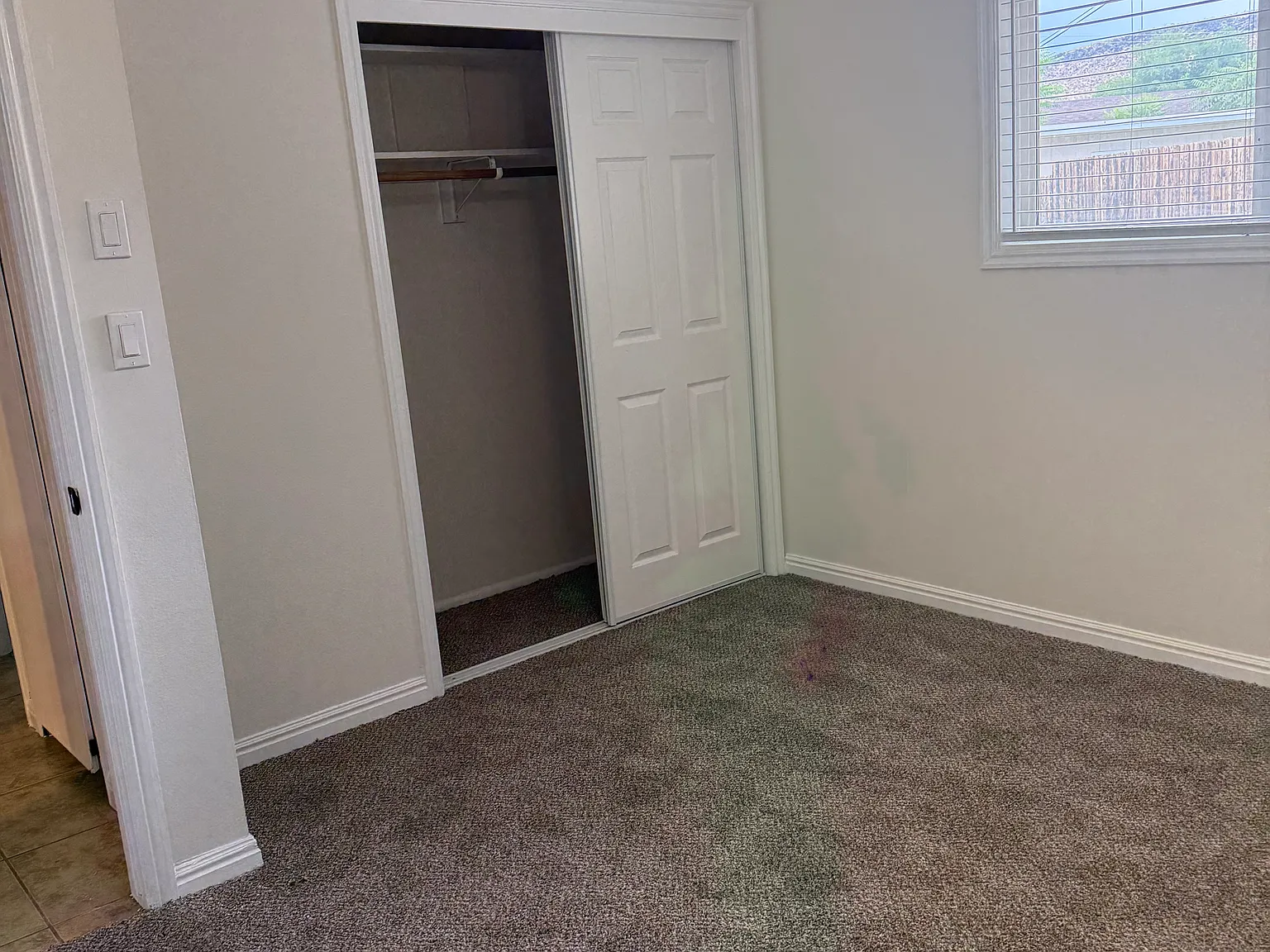 573 W Diagonal St — Photo 3