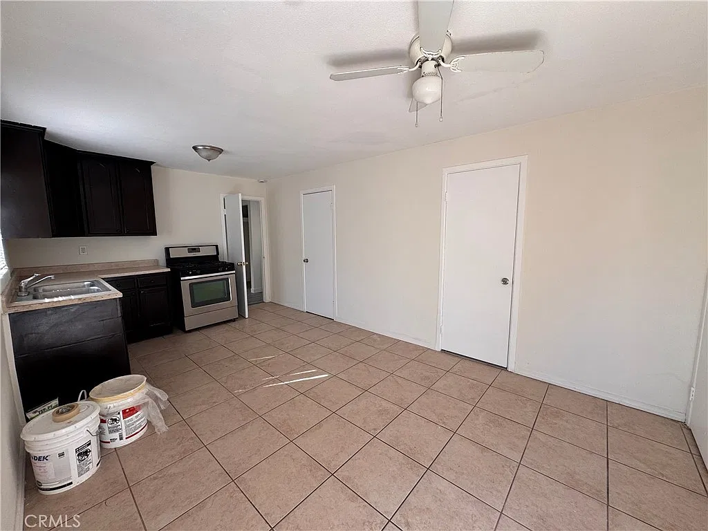 2 bed, 850 sqft, $1,600 — Photo 3