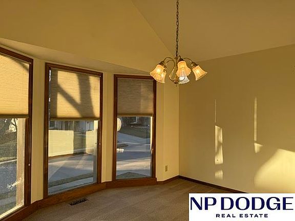 5th image of 1423 N 159th St
