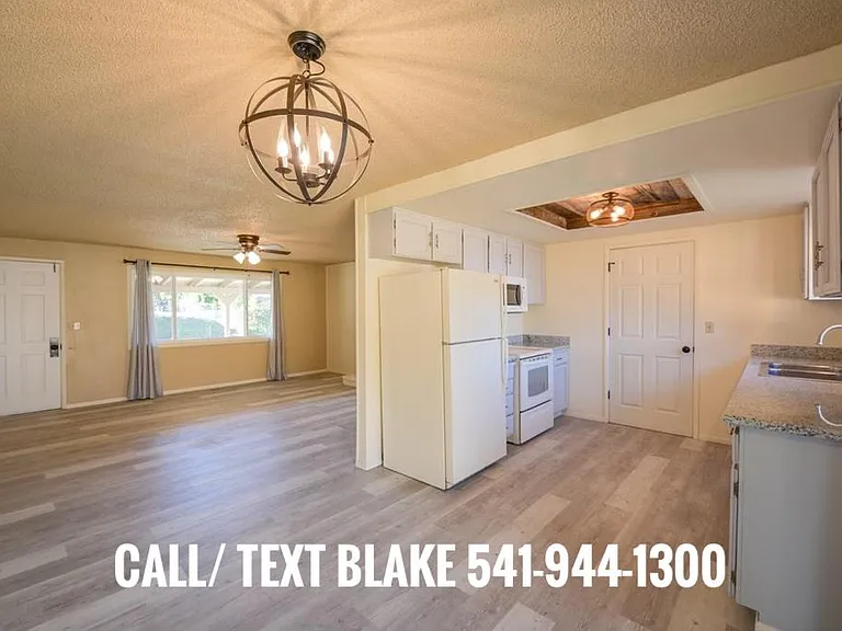 1440 Papago Dr — Photo 2