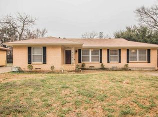 1204 W Lavender Ln, Arlington, TX 76013
