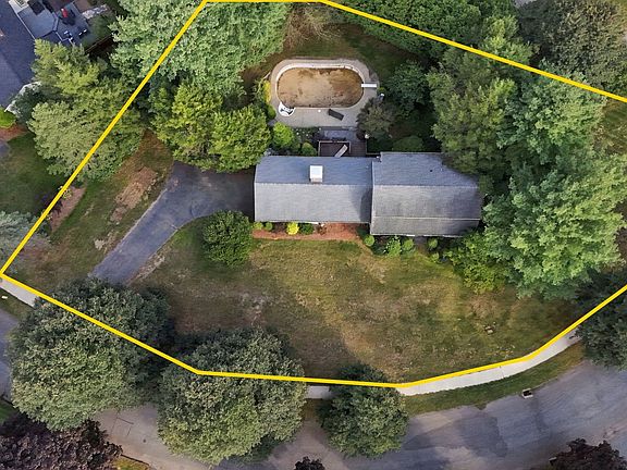 3rd image of 81 Coventry Ln