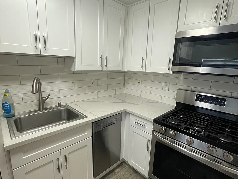 1037 Linden Ave #8 — Photo 10