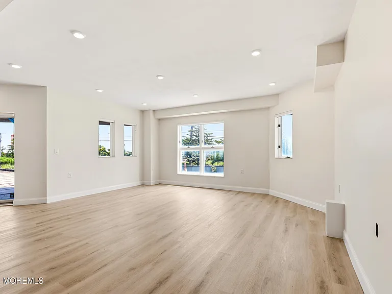 300 Ocean Ave N #C1 — Photo 18
