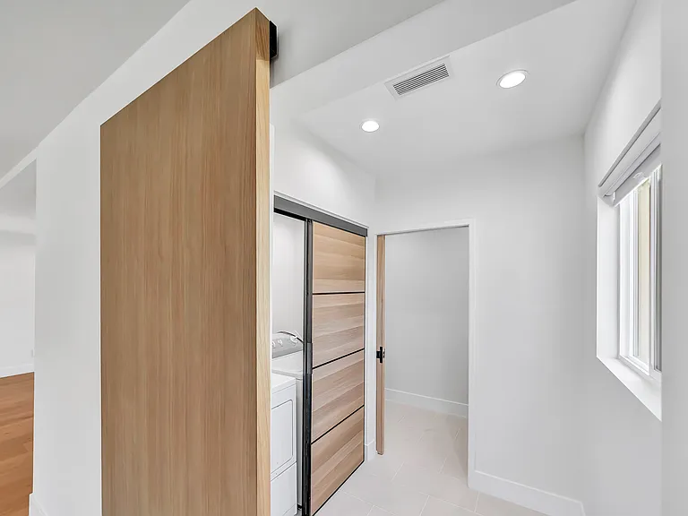 23635 Marylee St — Photo 3