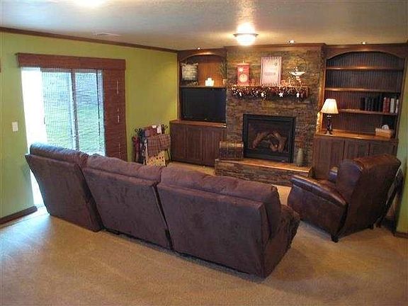 3rd image of 18212 E Crescent Dr