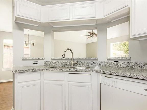 5th image of 18227 Beaverdell Dr