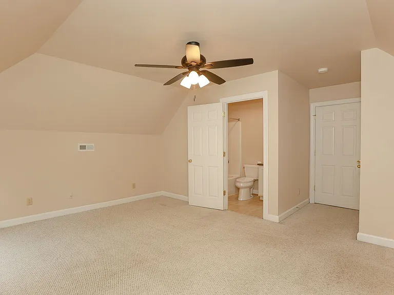179 Herman Melville Ave — Photo 26