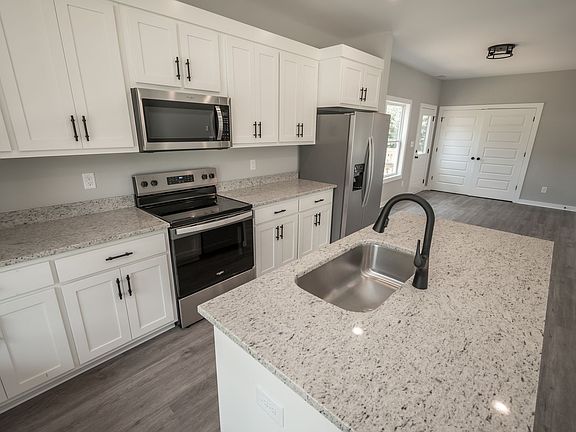 4th image of 785 Whitehall Rd
