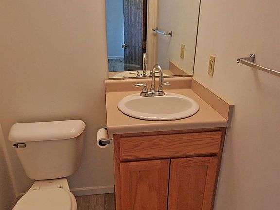 4th image of 4780 Shadow Oak Dr #B