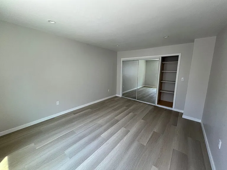 617 W 51st St — Photo 5