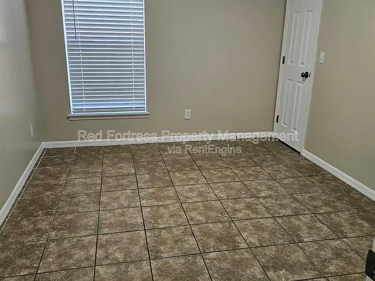 4512 Leonard Blvd S — Photo 4