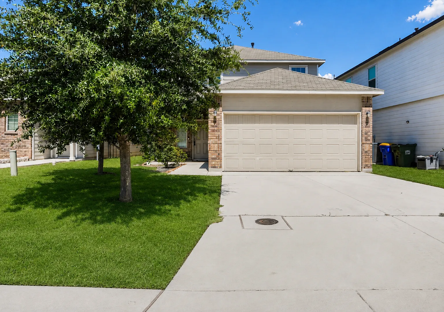 Spacious 4-Bedroom Home with First-Floor Primary & Upstairs Loft in Abbott Place — Photo 1
