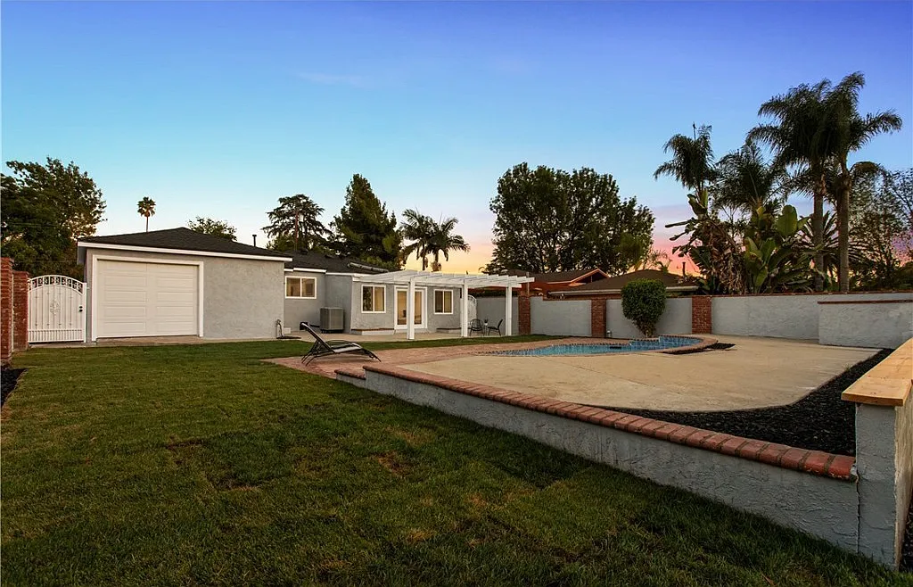 3 bed, 1483 sqft, $3,690 — Photo 3