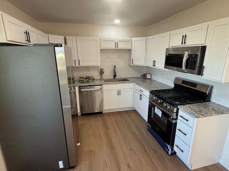 732 SW 46th St — Photo 8