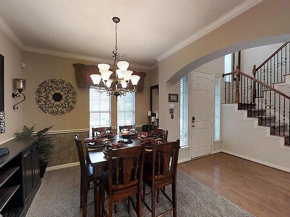 2nd image of 920 Briar Oak Dr