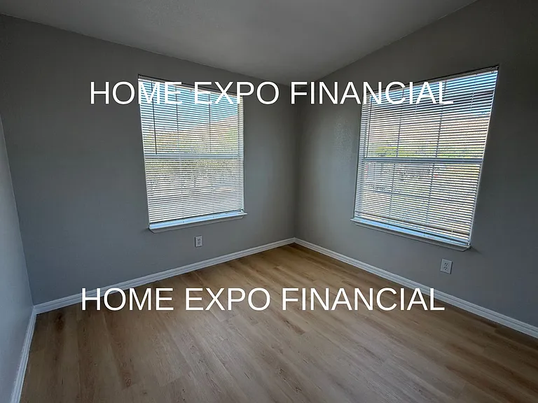26590 Franklin Ave — Photo 18