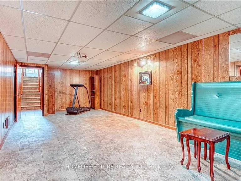 581 Gibbons St — Photo 17