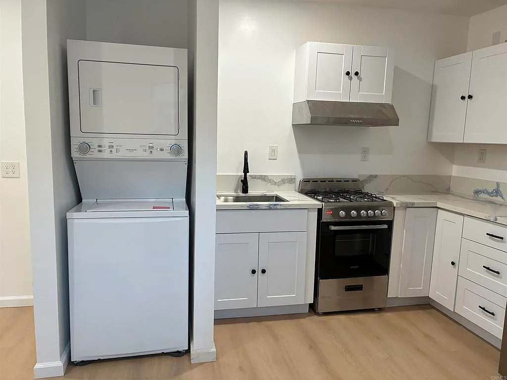1 bed, 600 sqft, $2,200 — Photo 3