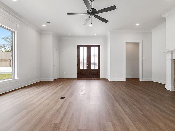 2nd image of 119 Woodlands Park Dr
