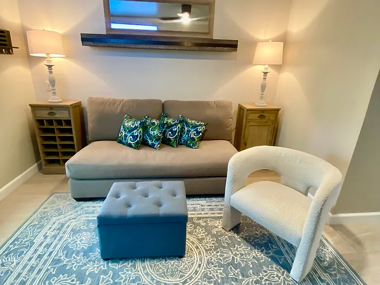 2109 Pine Tree Dr #4 — Photo 6