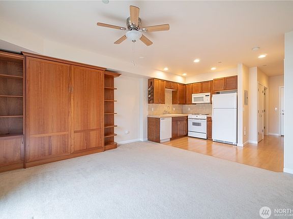 4th image of 11004 NE 11th St APT 409