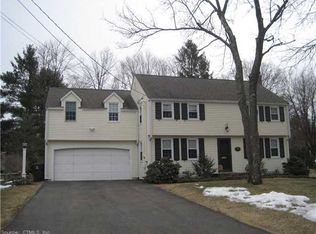 20 Winterset Ln, West Hartford, CT 06117