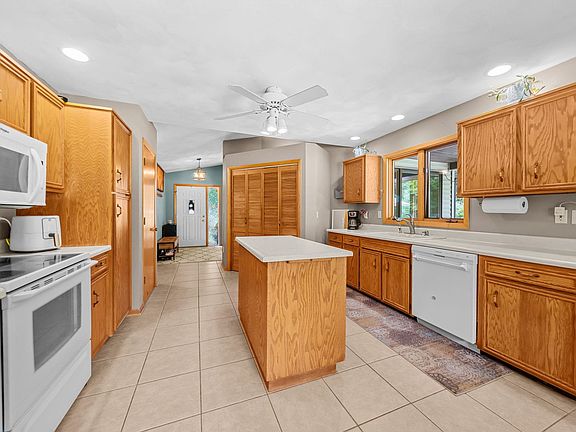 3rd image of 14624 Joseph Pkwy