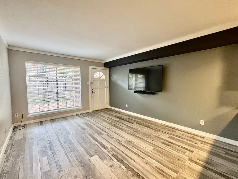 829 Wax Myrtle Ln — Photo 1