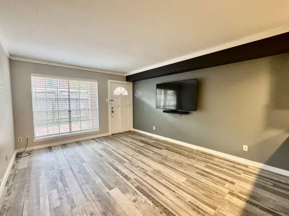 829 Wax Myrtle Ln, Houston, TX 77079