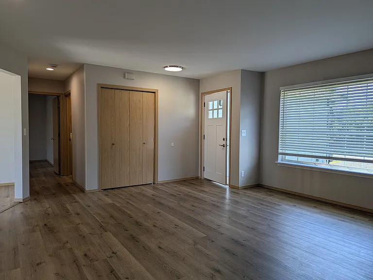 368 Snahapish Ave SE — Photo 5