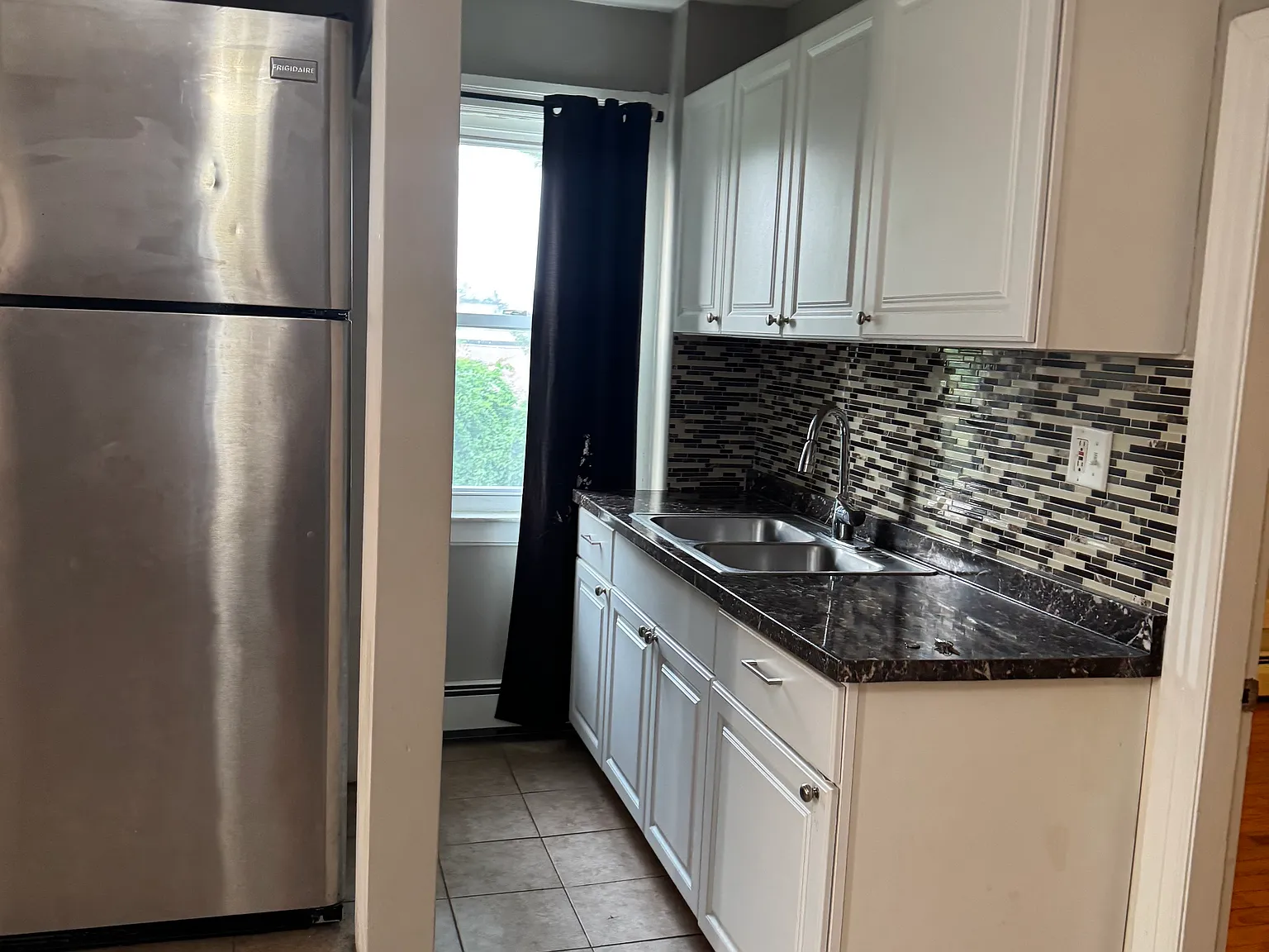 2 bed, 750 sqft, $1,800 — Photo 2
