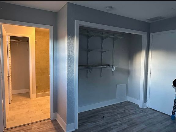 3rd image of 4532 SW 34th Ter