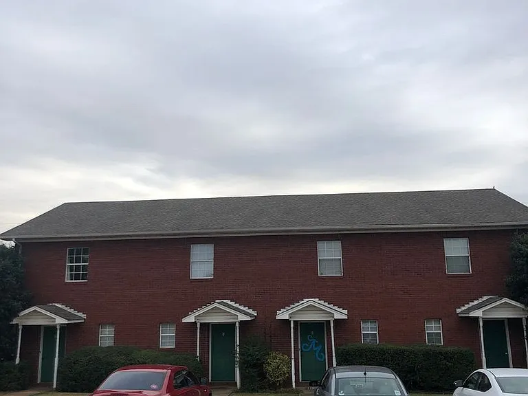 412 E Roosevelt Ave — Photo 2