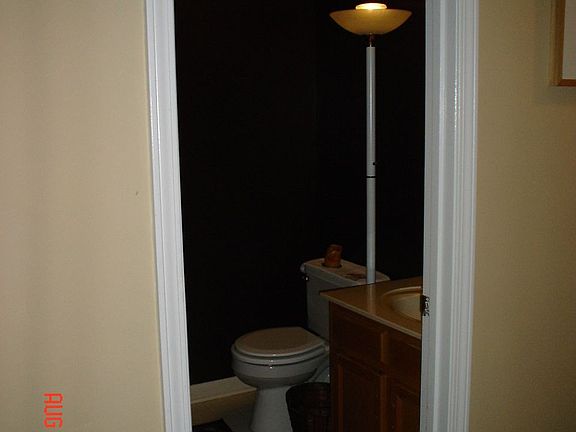Main level half-bath