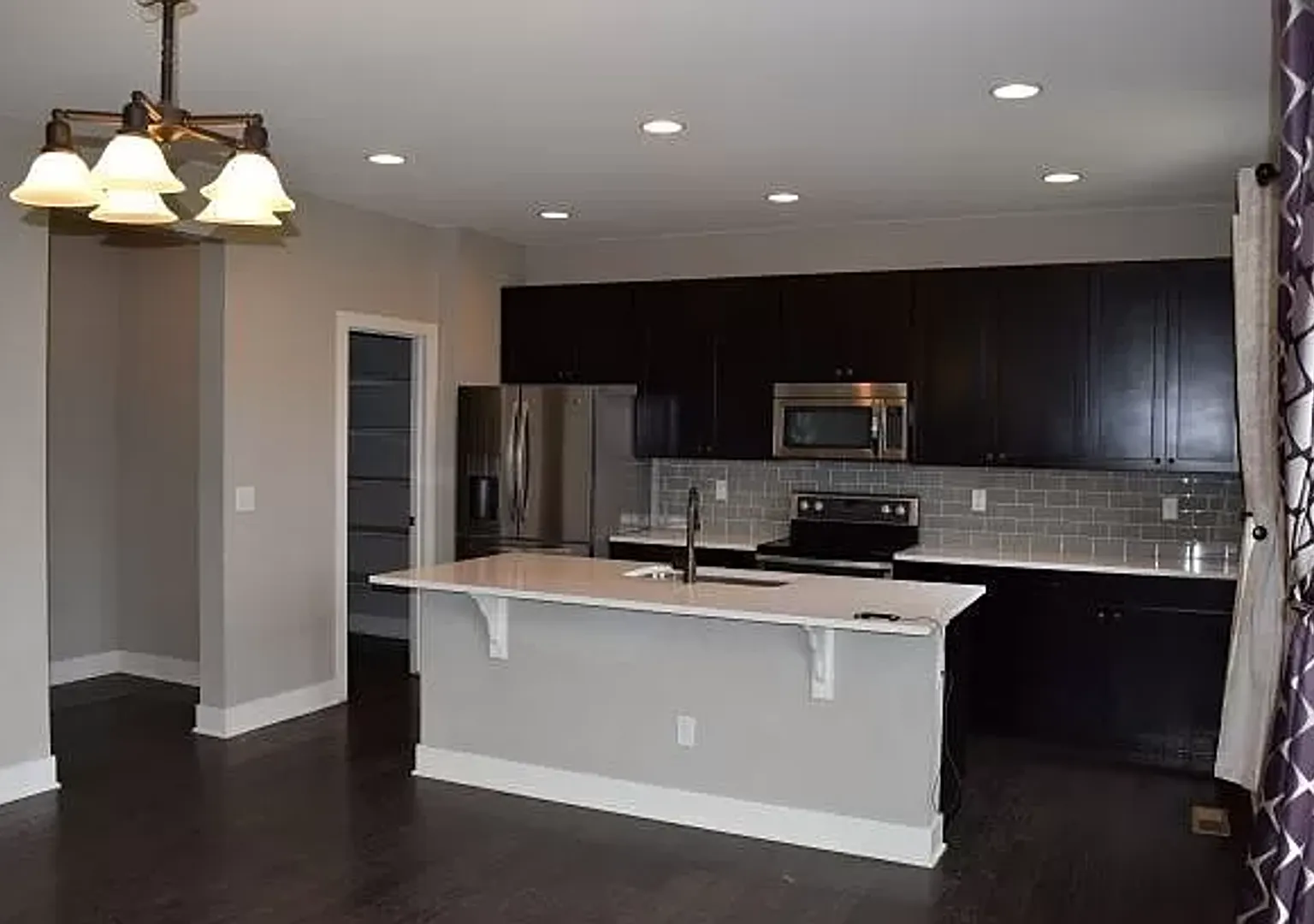 Spacious 3 Bedroom 2.5 Bathroom Home in Meridian Village — Photo 1