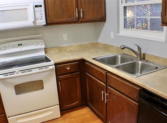 4th image of 10216 W 96th Ter