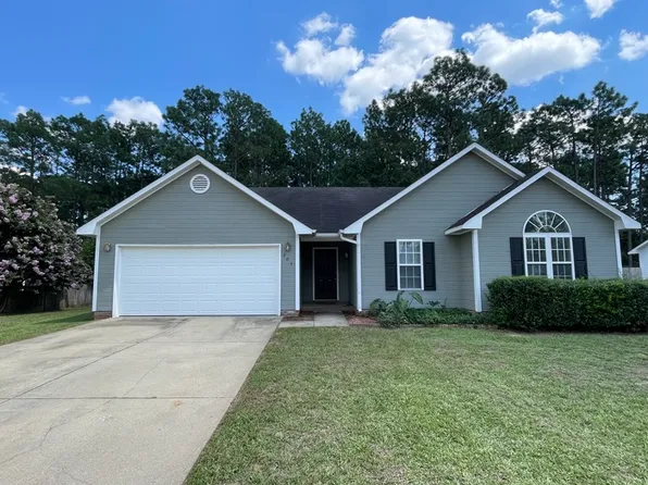 203 Longleaf Pines Dr, Raeford, NC 28376