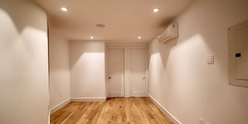 Rented by Loom Capital Group Inc. | media 27