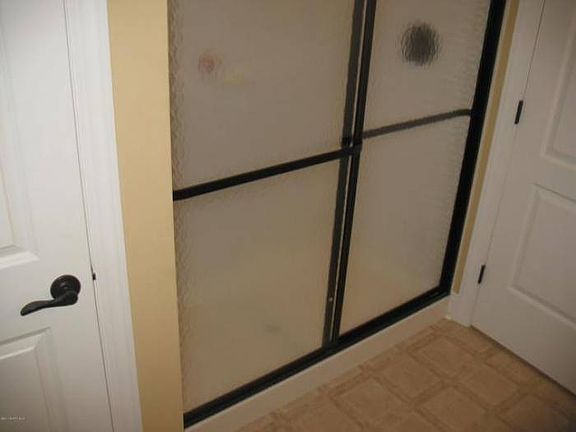 5th image of 370 Revolution Cir