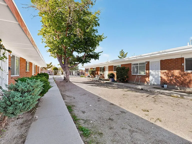 536 Cardenas Dr SE — Photo 9