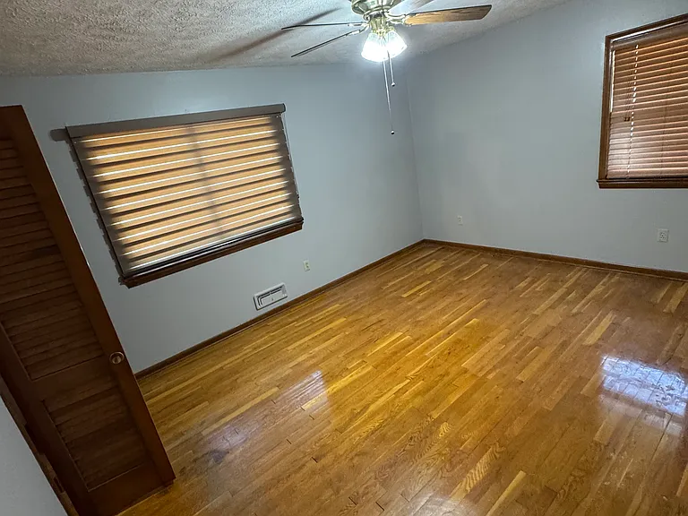 10607 Fowler Ave — Photo 7