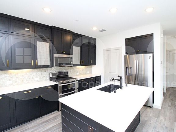 5th image of 618 Arapaho Dr