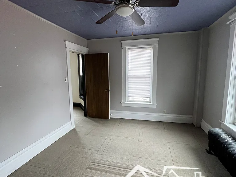 343 E Division St #3 — Photo 10