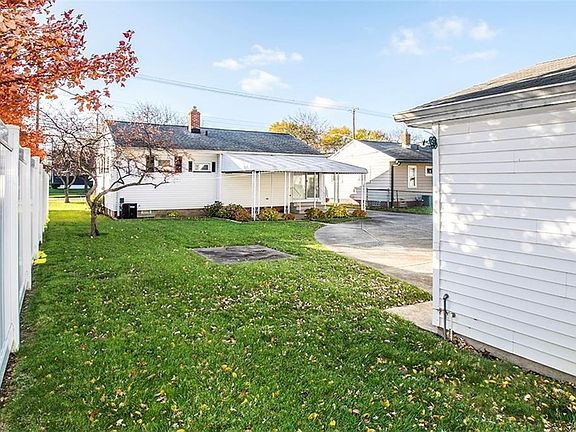 4th image of 18140 Puritas Ave