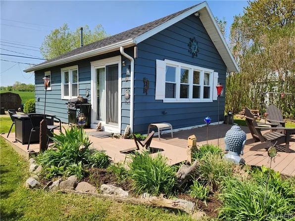 10407 Brown Ln, Lyndonville, NY 14098