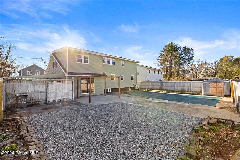 5th image of 143 Ray Avenue