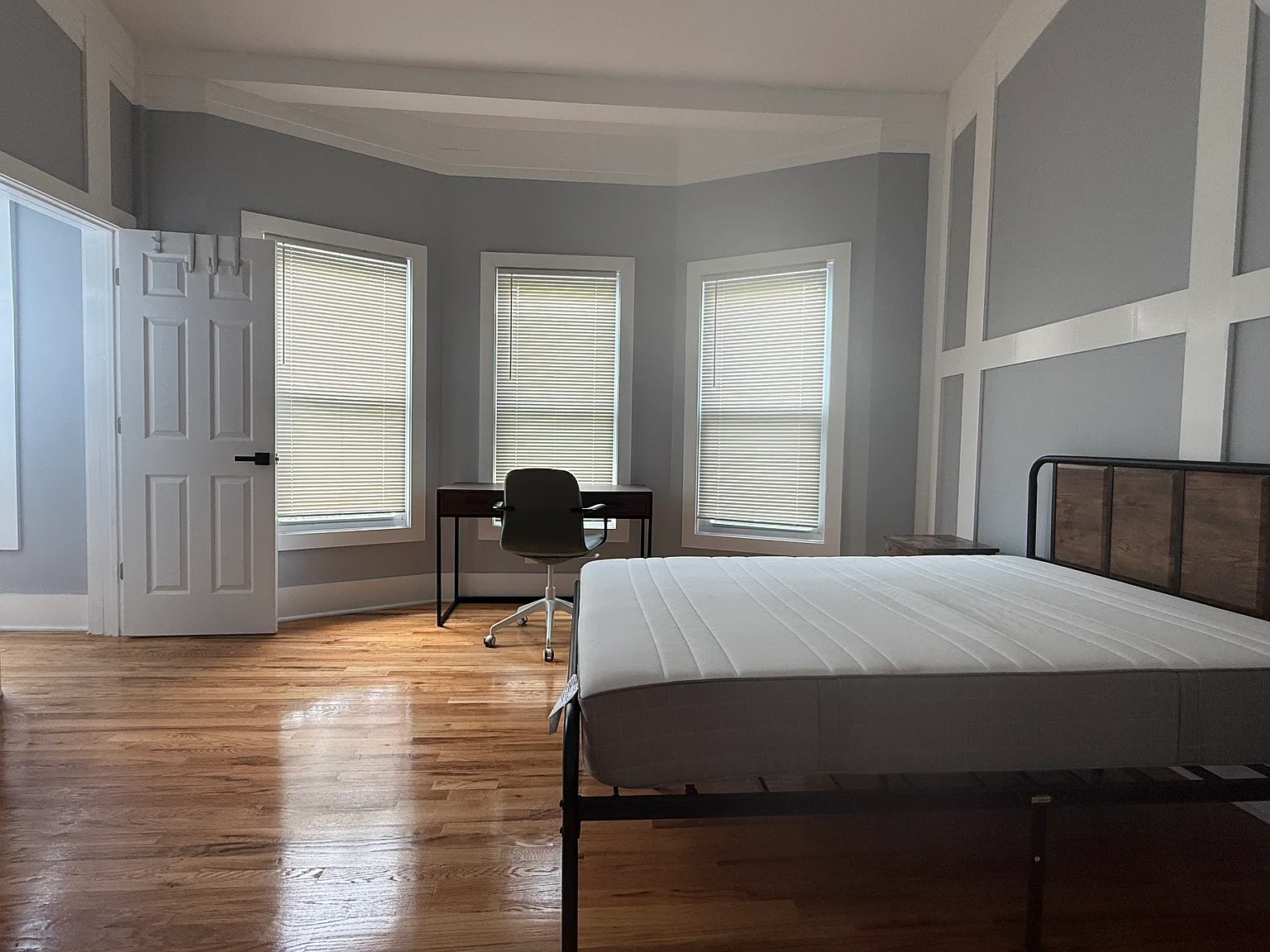 1 bed, 1100 sqft, $1,300 — Photo 4