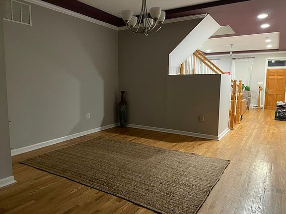 Dinning Room (Table available)